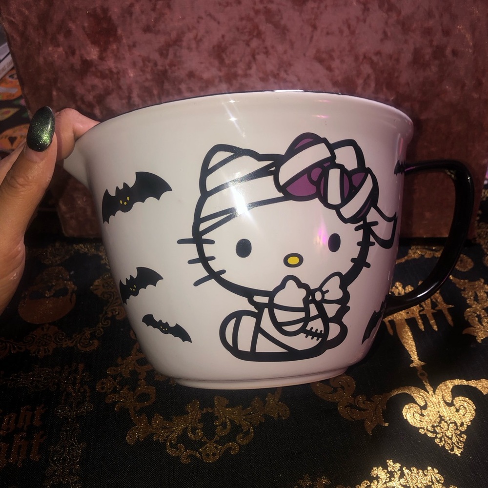 Sanrio Hello Kitty Halloween Mummy Mixing Bowl